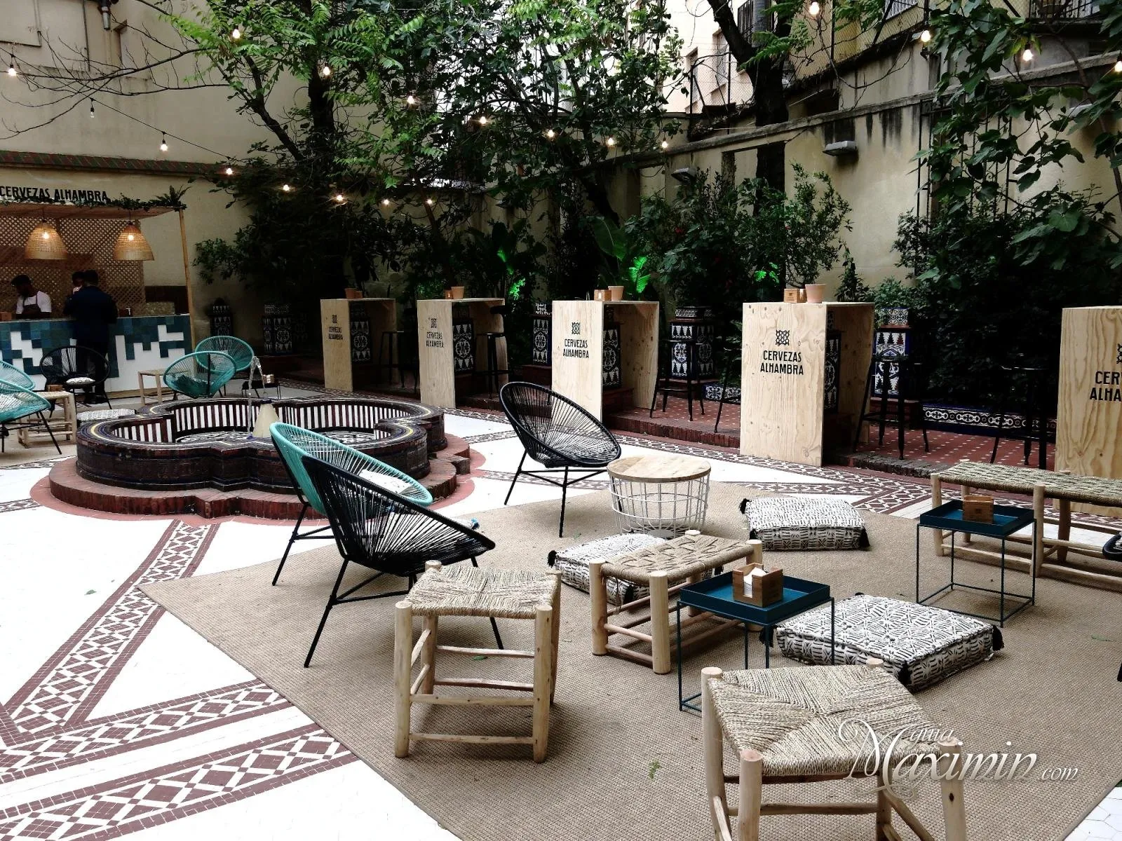 Cervezas Alhambra. Patio jardín, en Casa Gans